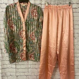 Vintage victoria secret gold label silk like pajamas medium 2‎ piece